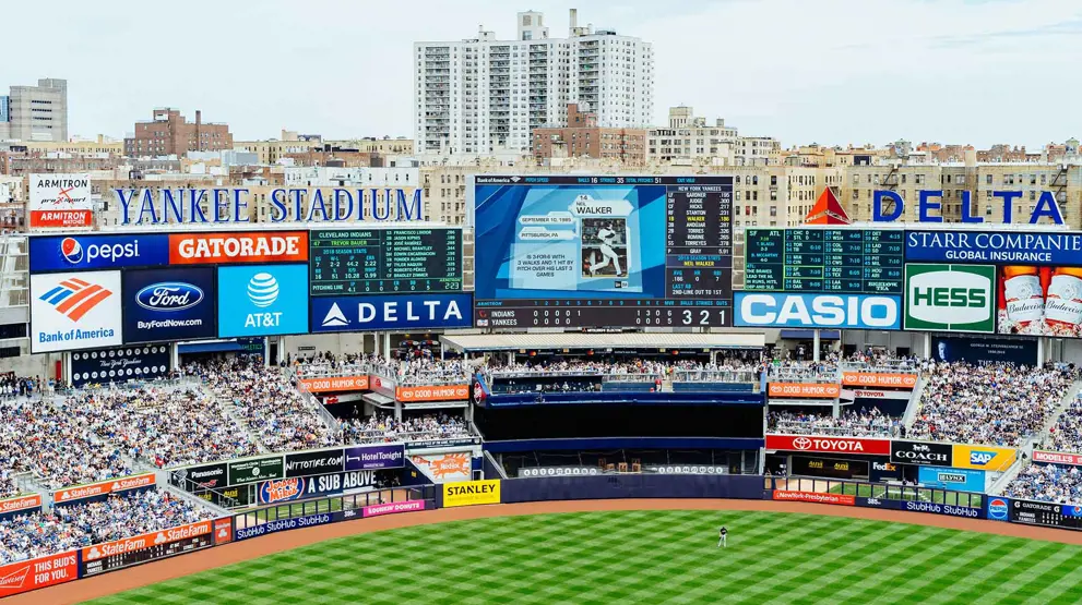 I bydelen Bronx kan du f.eks. se en baseballkamp på Yankees' hjemmebane
