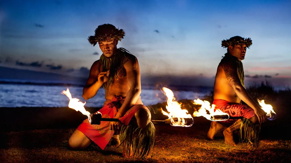 Oplev den polynesiske kultur til en "luau", en fest med lokal mad, musik og show