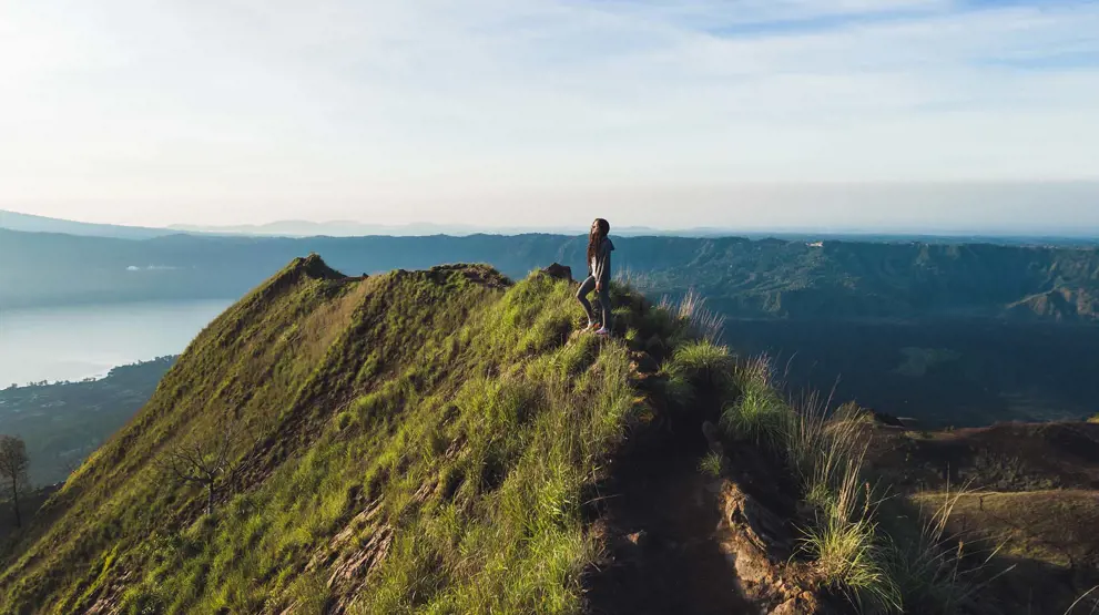 Er du frisk på en fysisk udfordring, kan du vandre til toppen af vulkanen Mount Batur