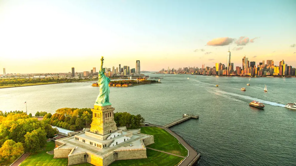Du kan opleve Frihedsgudinden og Ellis Island på en sejltur fra New Yorks havn