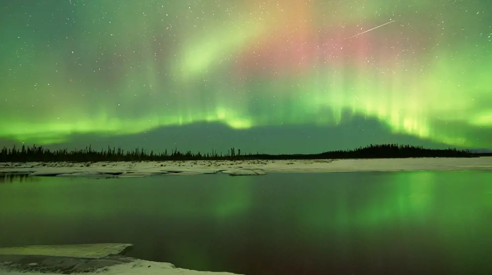Du kan være heldig at opleve spektakulært nordlys når du rejser i Alaska
