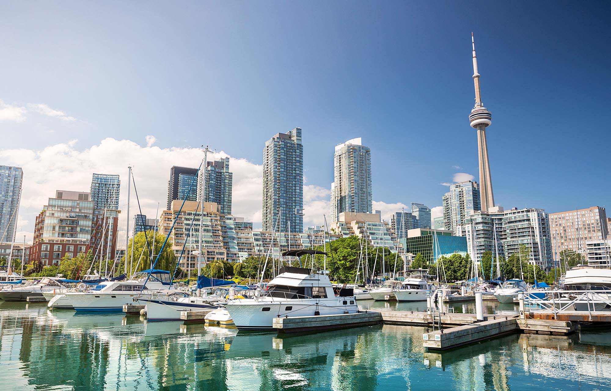 Rejser til Toronto byder på flot havnefront og et væld af butikker og restauranter.