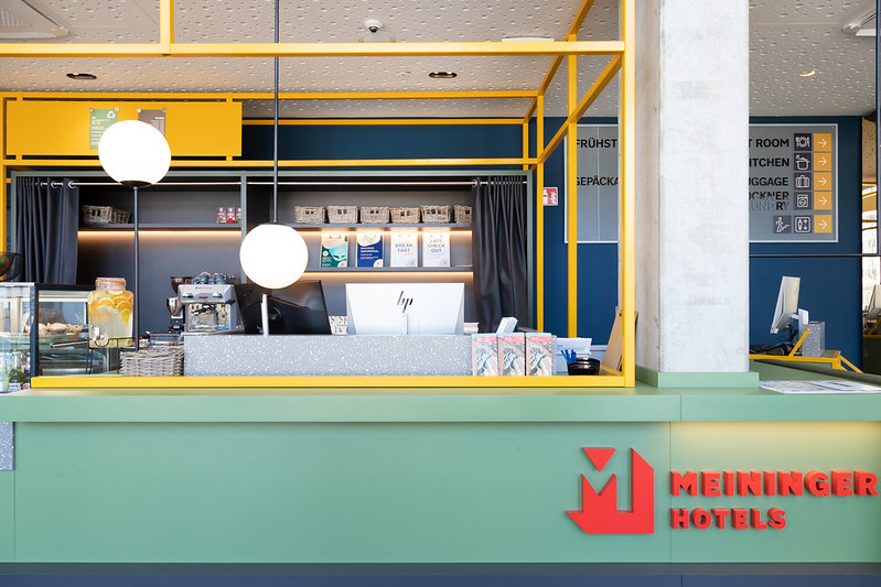 MEININGER Hotel Bremen Hauptbahnhof - reception