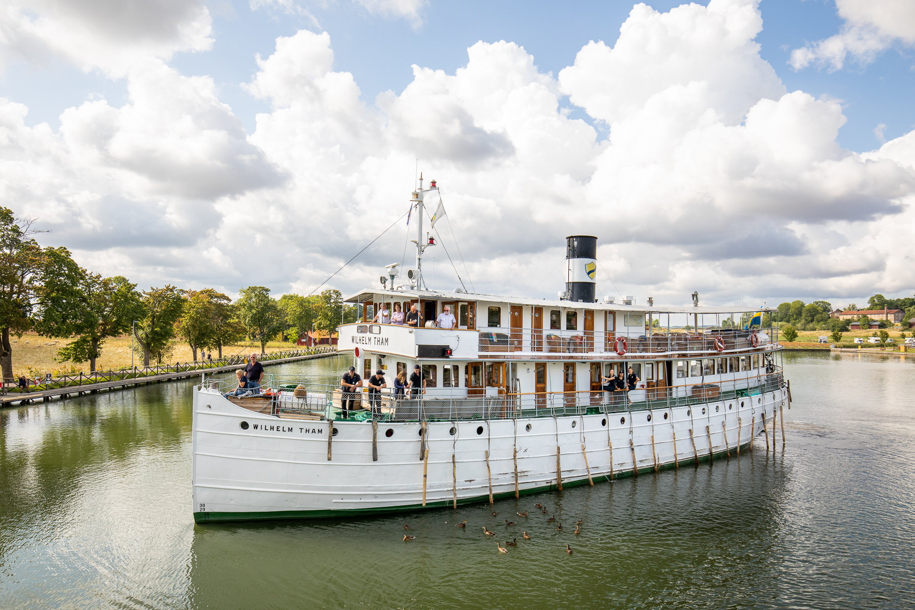 Oplev Sverige fra sin smukkeste side ombord på den historiske kanalbåd M/S Wilhelm Tham