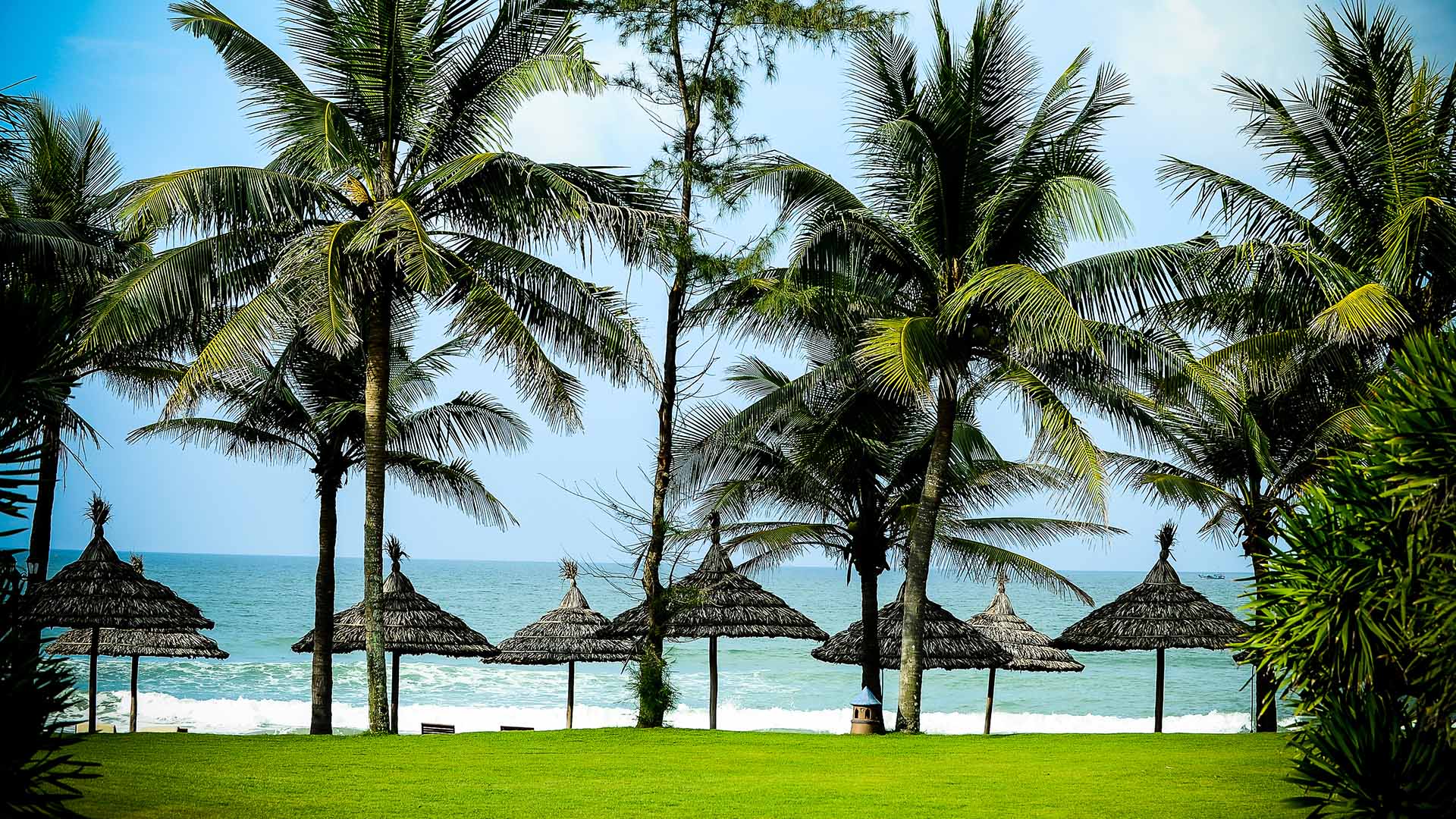 Hotellet ligger ned til vandet