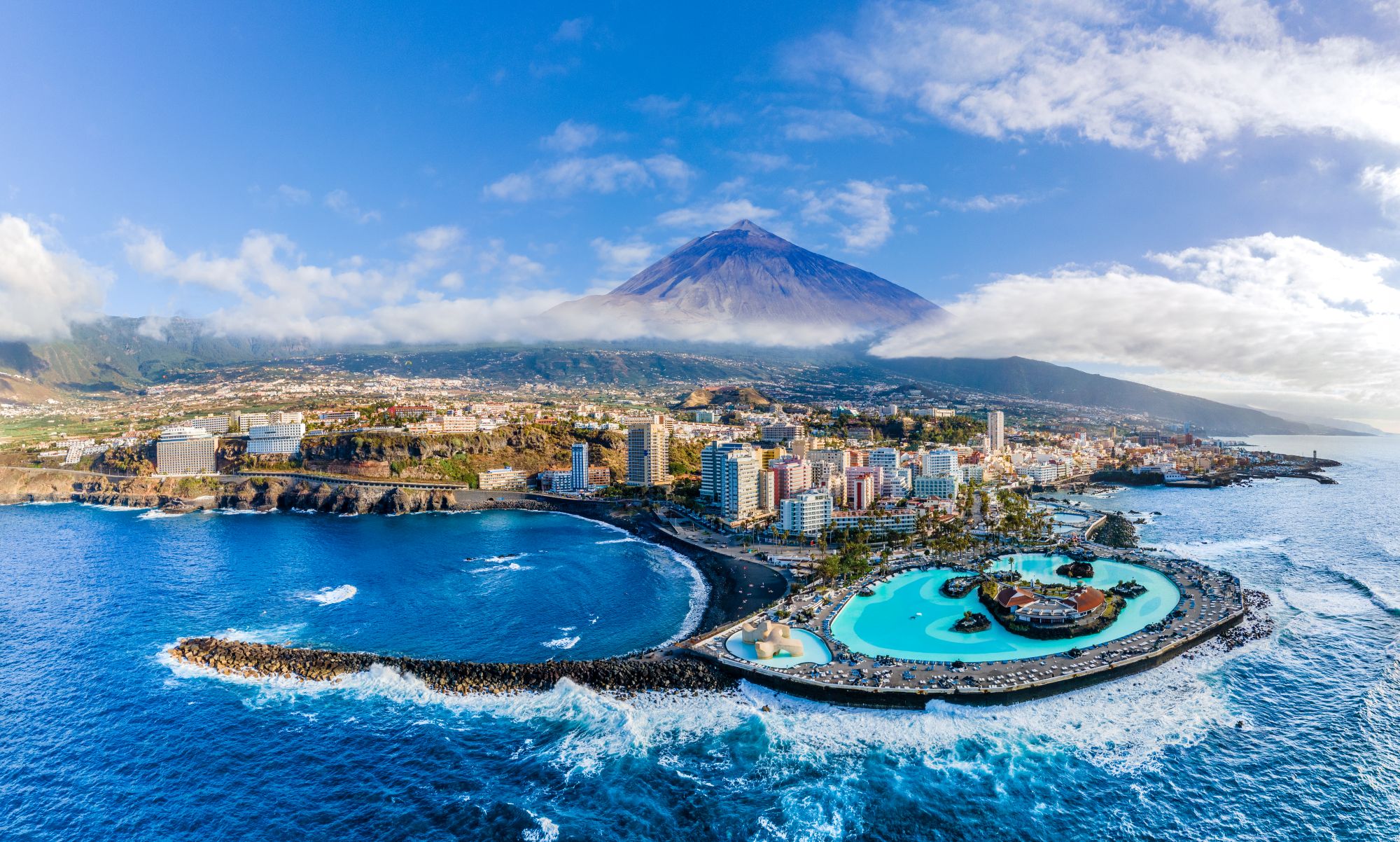 Fra smukke strande til dramatiske bjerglandskaber byder Tenerife på nogle af De Kanariske Øers mest varierede naturoplevelser.