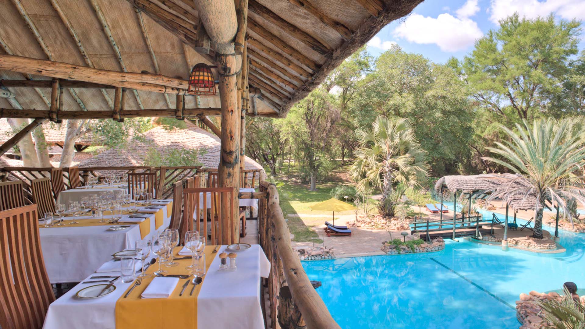 Surplei Restaurant med udsigt til poolen