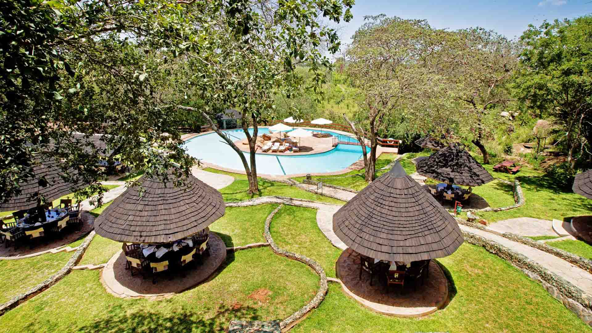 Poolområdet på Tarangire Sopa Lodge 