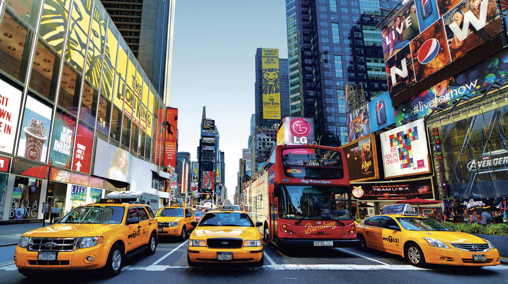 De gule New Yorker-taxier ved Times Square