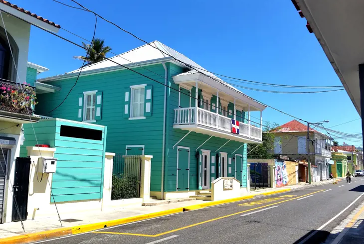 Farverige huse i Puerto Plata