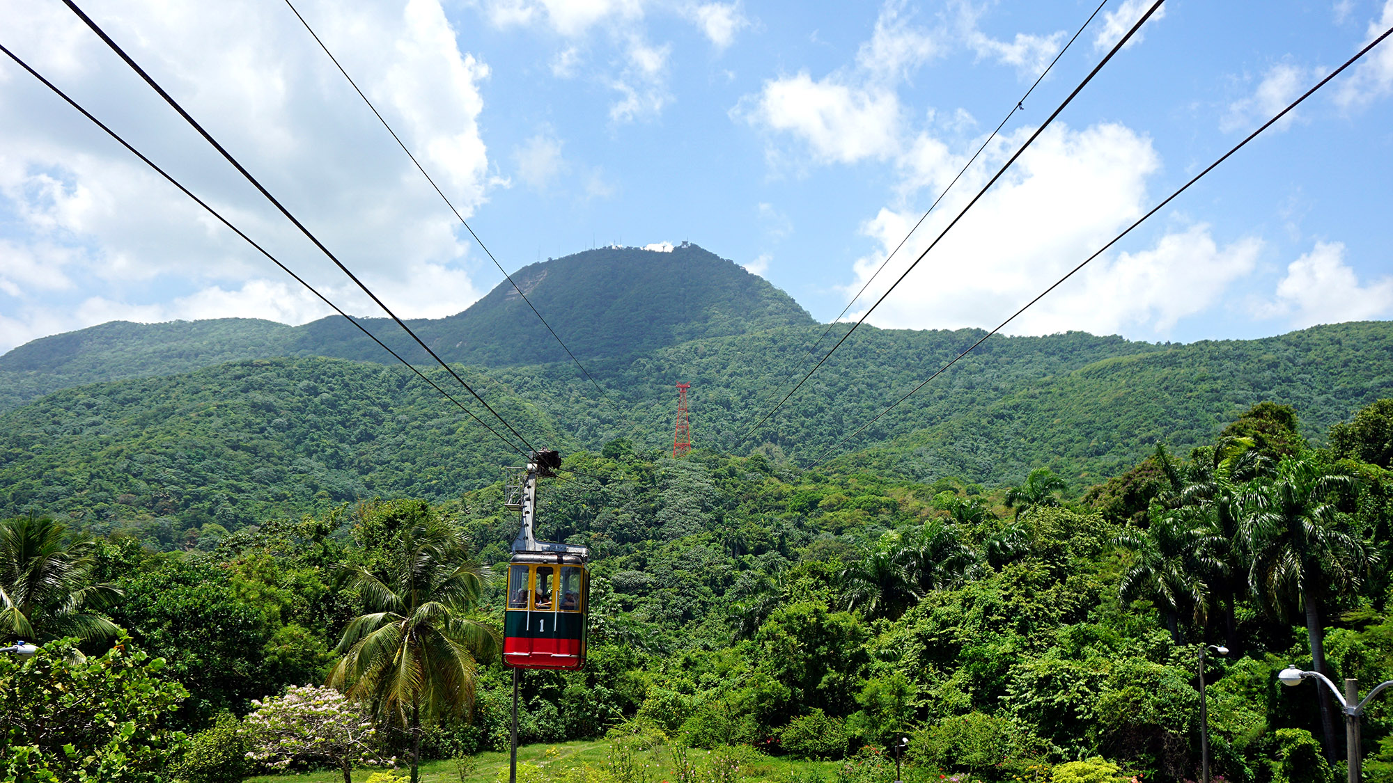 Tag kabelbanen i Pico Isabel de Torres udenfor Puerto Plata
