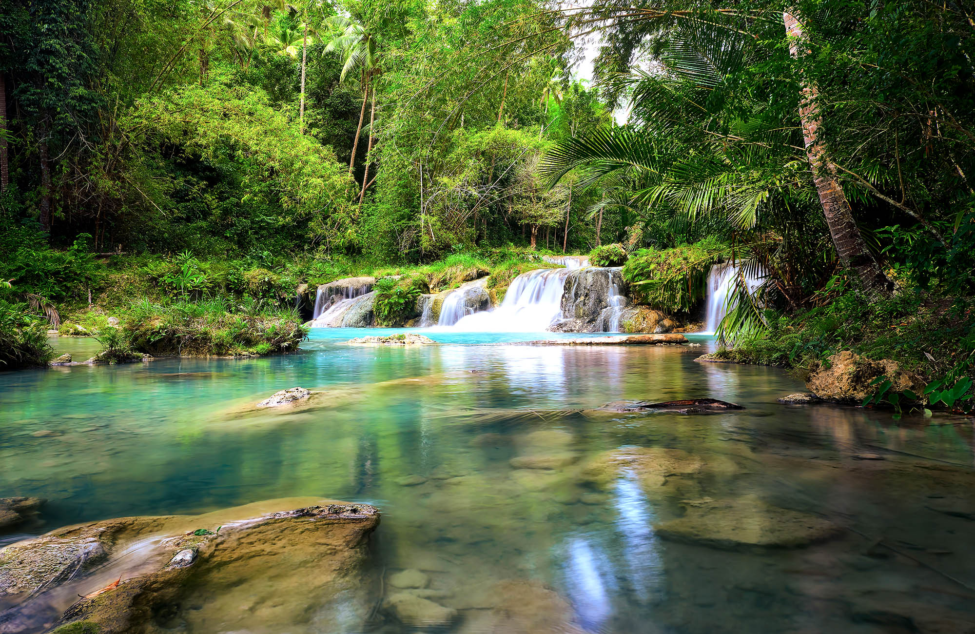 Se de smukke Cambugahay Falls-vandfald på Siquijor-øen.