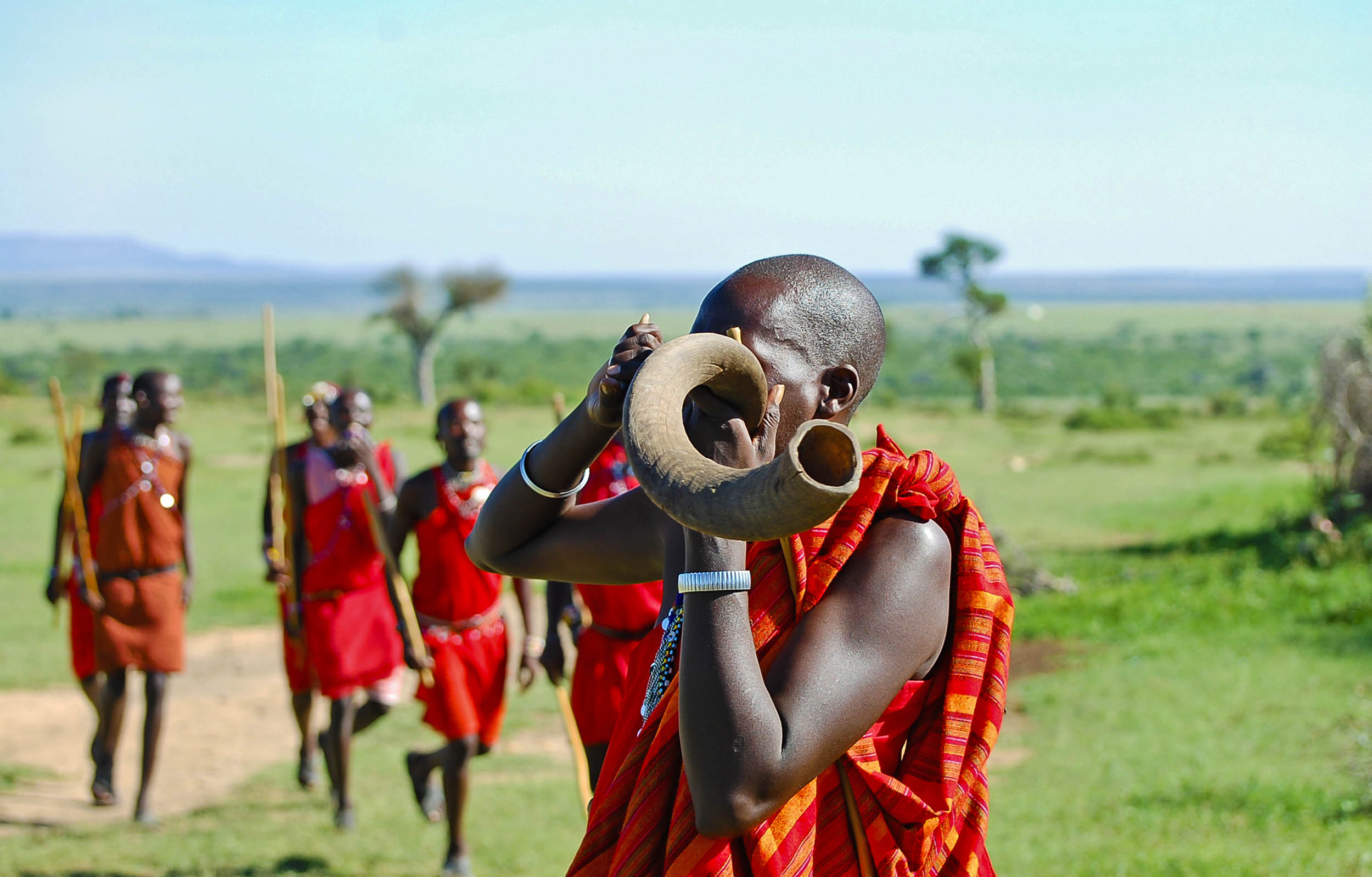 Masai-folket med deres velkendte røde klæder. 