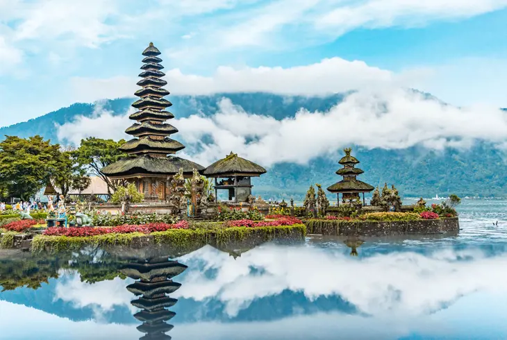 Besøg de imponerende smukke templer på Bali