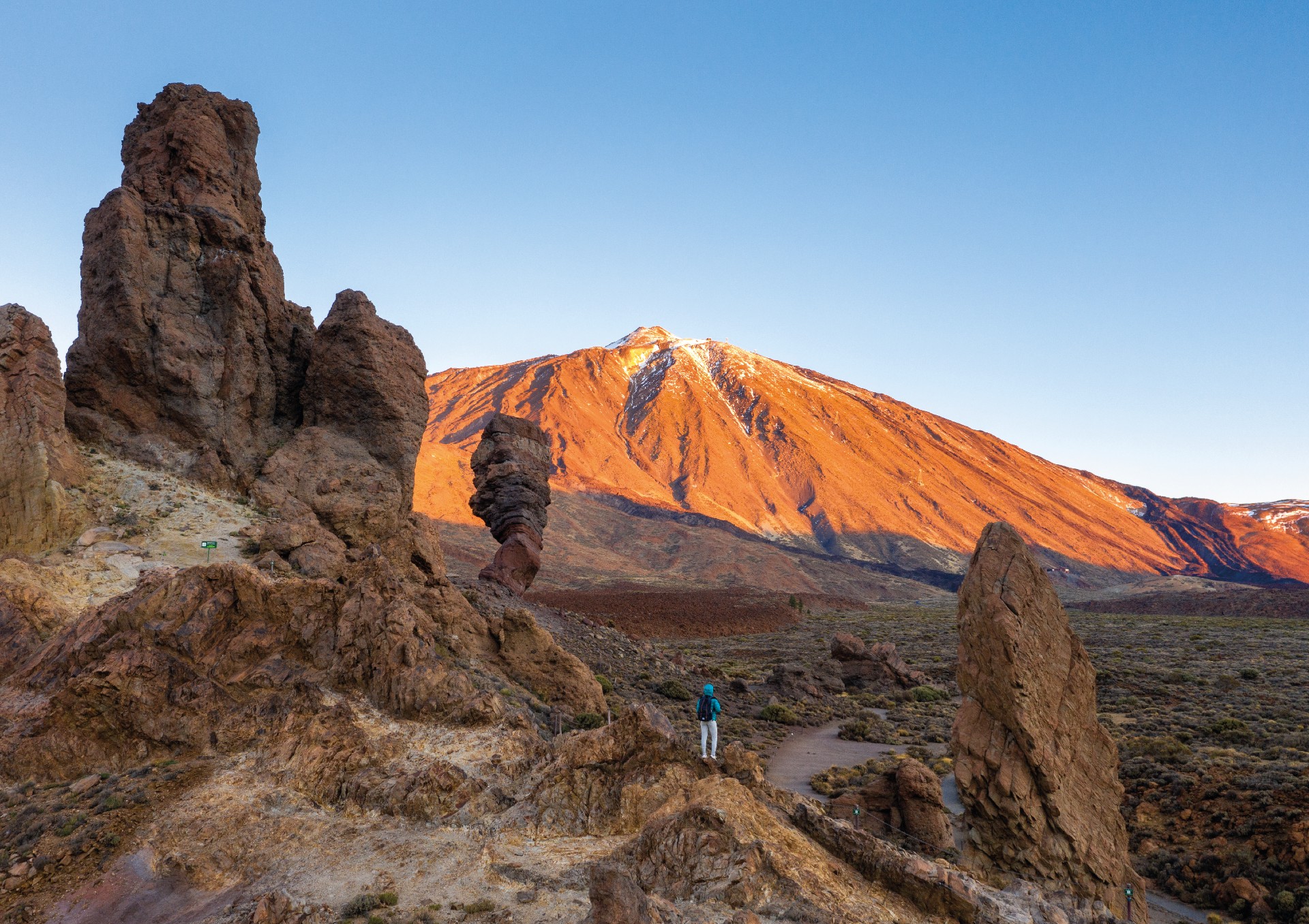 Santa Cruz de Tenerife er omgivet af spektakulære bjerge, der giver fantastiske naturoplevelser og imponerende udsigter