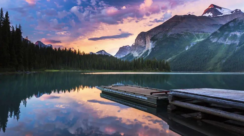 På rejser til Jasper National Park kan du besøge den flotte Maligne Lake.