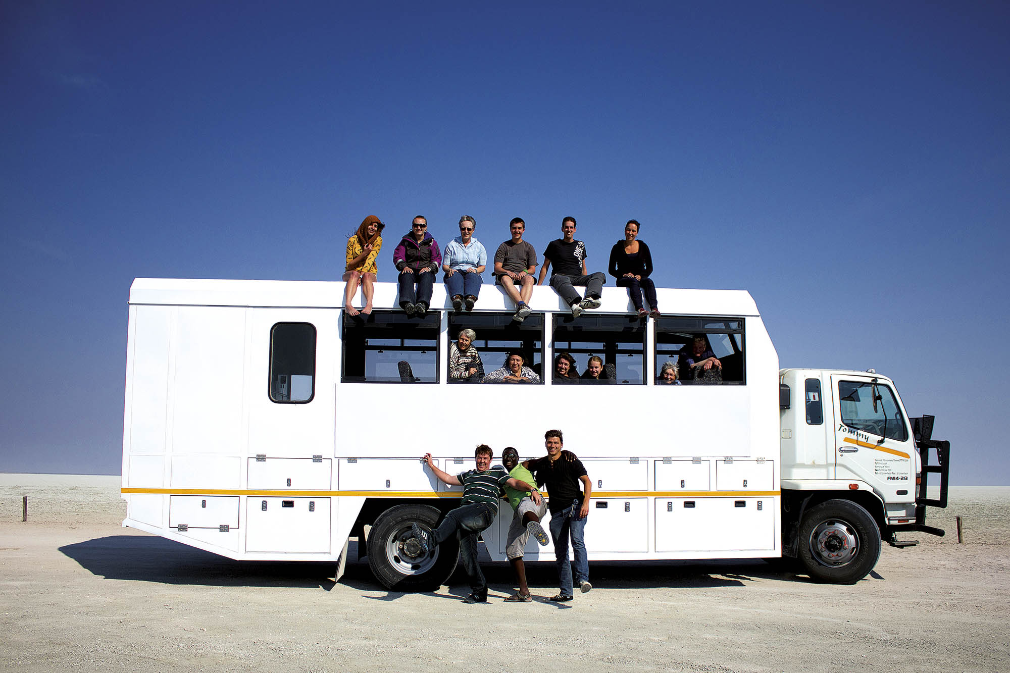 Rejsen foregår i en Nomad truck med engelsktalende rejseleder