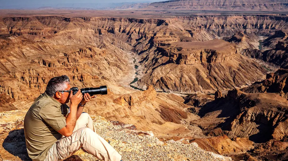 Se Fish River Canyon på din rejse til Namibia; den næststørste kløft i verden.