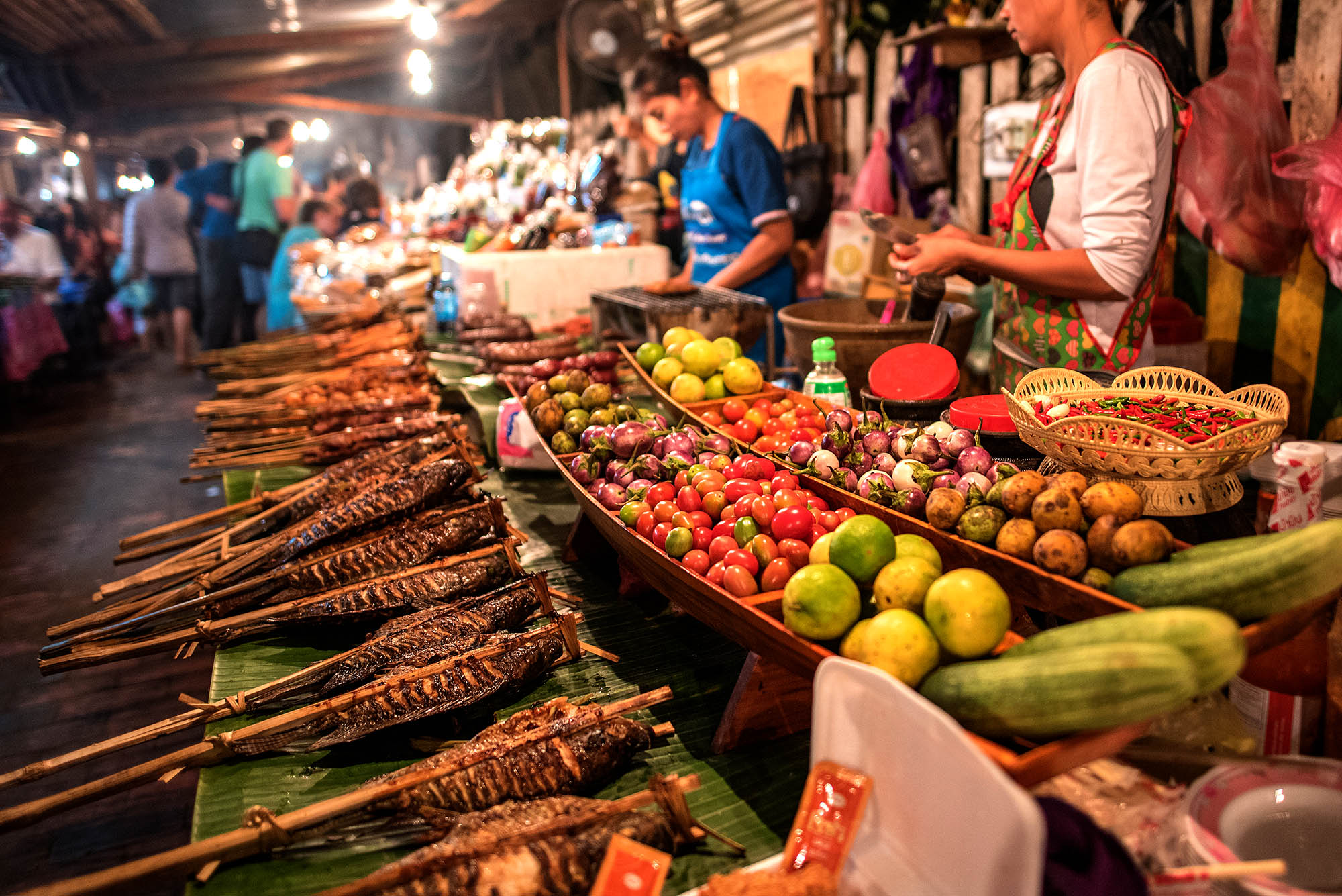 På restauranter, natmarkeder og gadekøkkener finder du spændende kulinariske oplevelser i Laos.