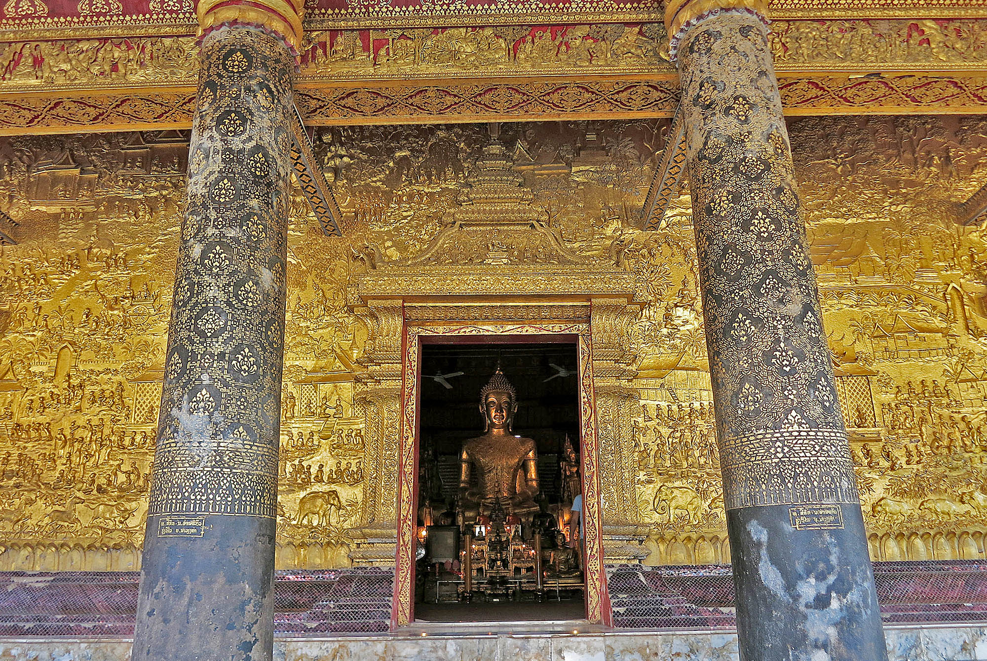 De mange templer i Laos kan nydes næsten hele året rundt. 