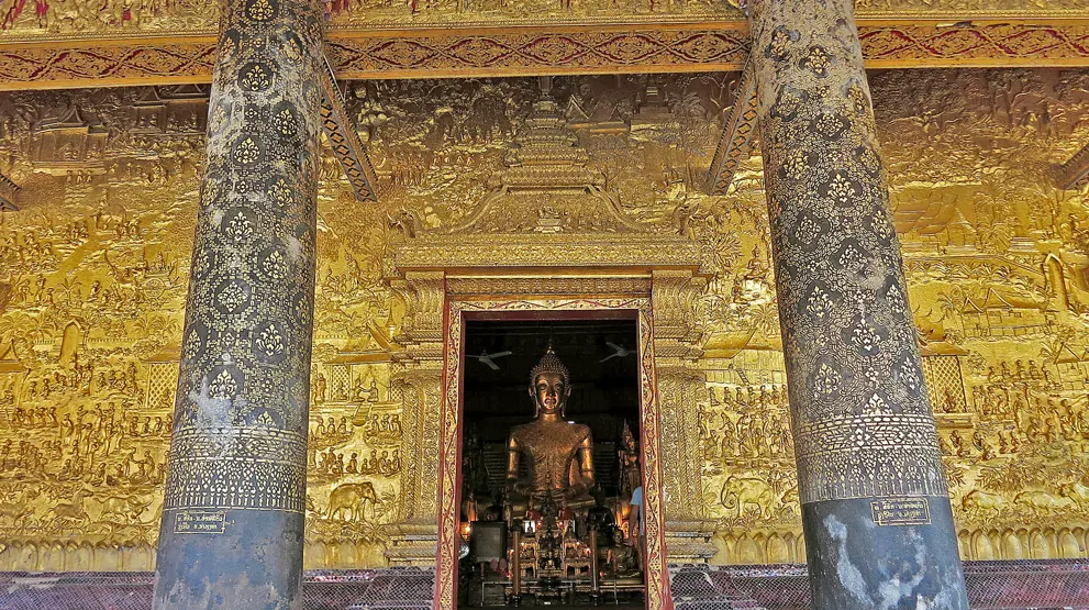 De mange templer i Laos kan nydes næsten hele året rundt.