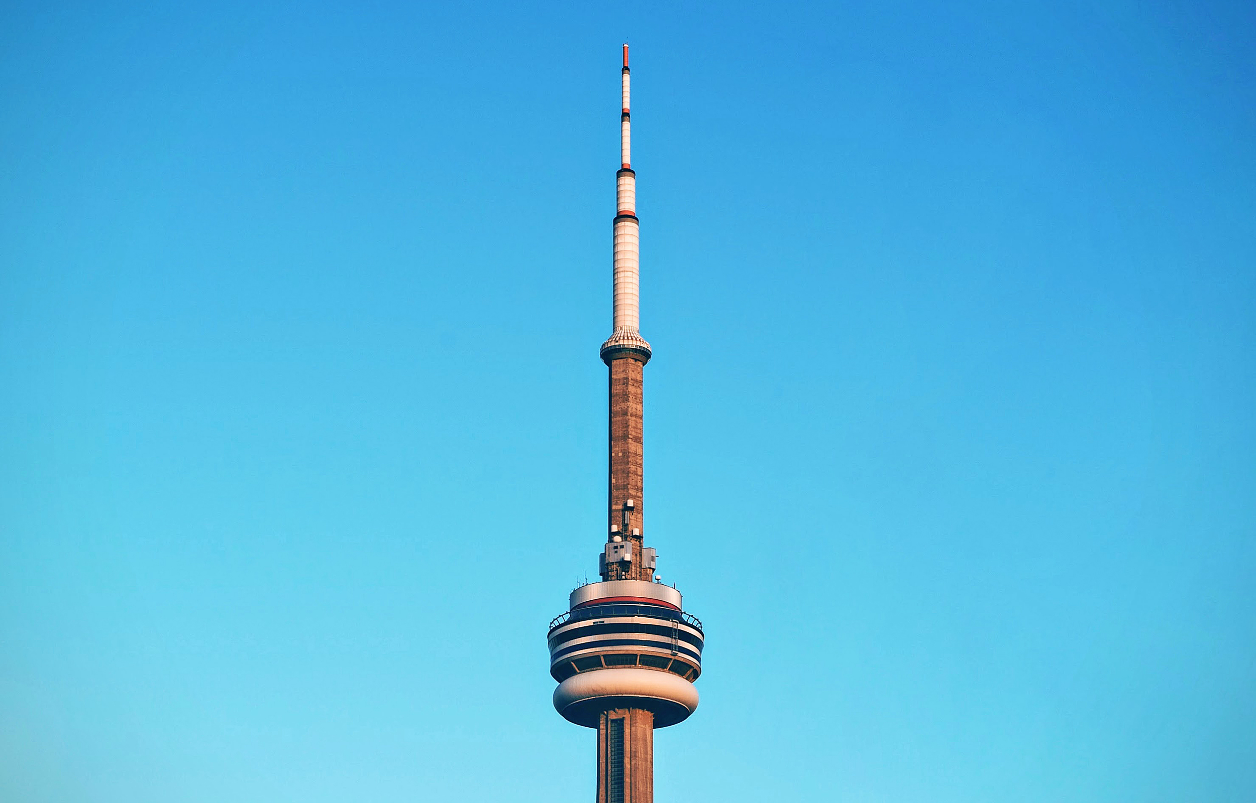 På rejser til Toronto kan du komme op i det ikoniske CN Tower.