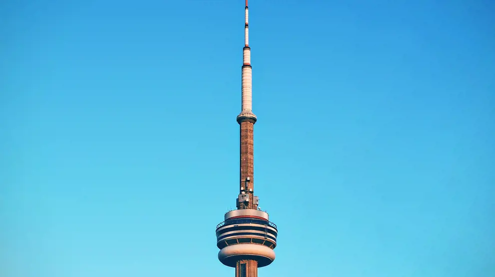 På rejsen til Toronto kan du komme op i det ikoniske CN Tower