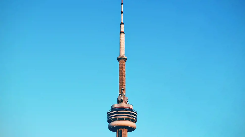 På rejser til Toronto kan du komme op i det ikoniske CN Tower.