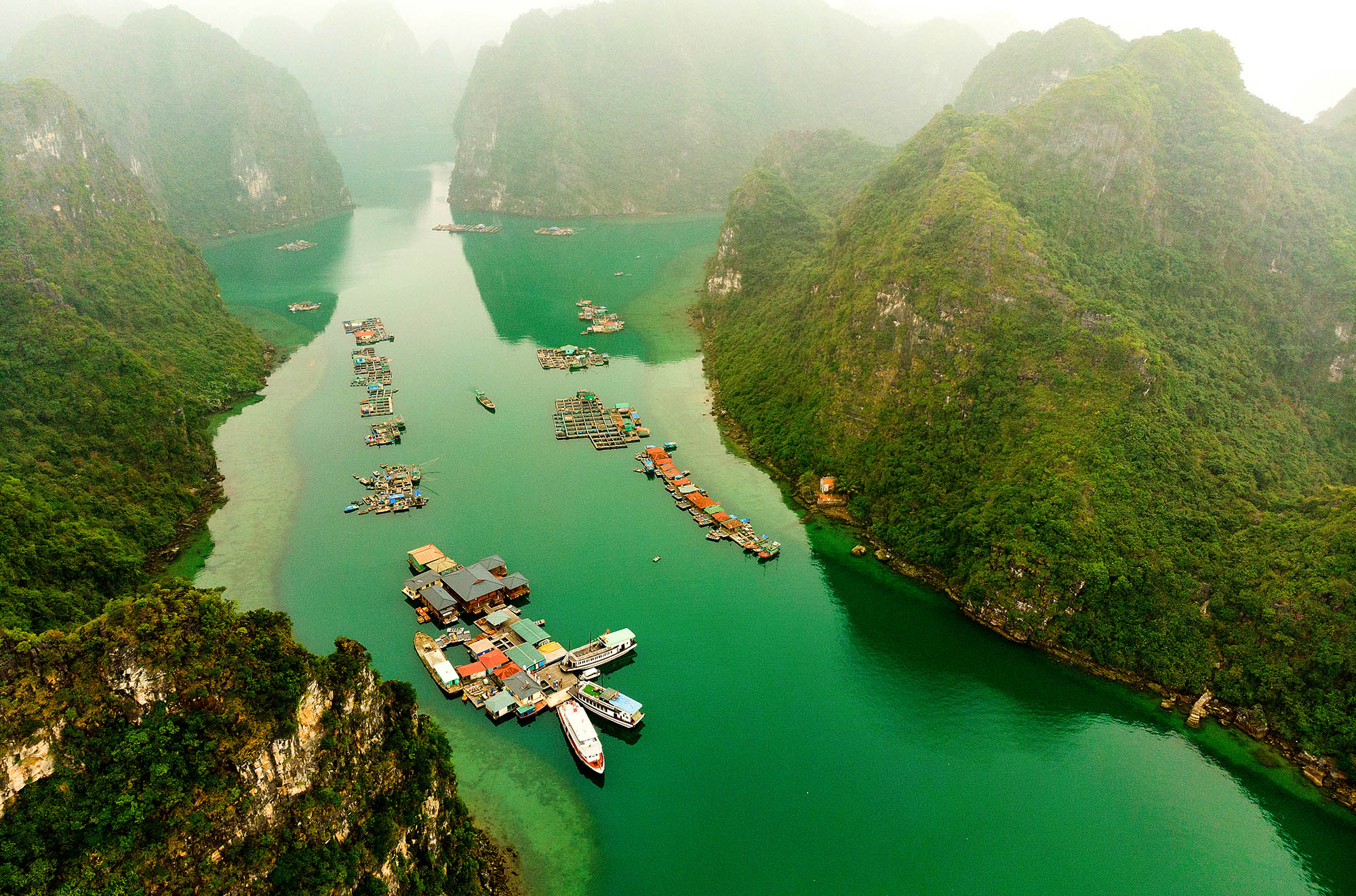 På krydstogt i Vietnam kan du møde storslået natur og flotte storbyer på rejsen