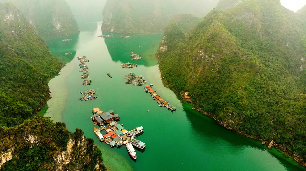 På krydstogt i Vietnam kan du møde storslået natur og flotte storbyer på rejsen