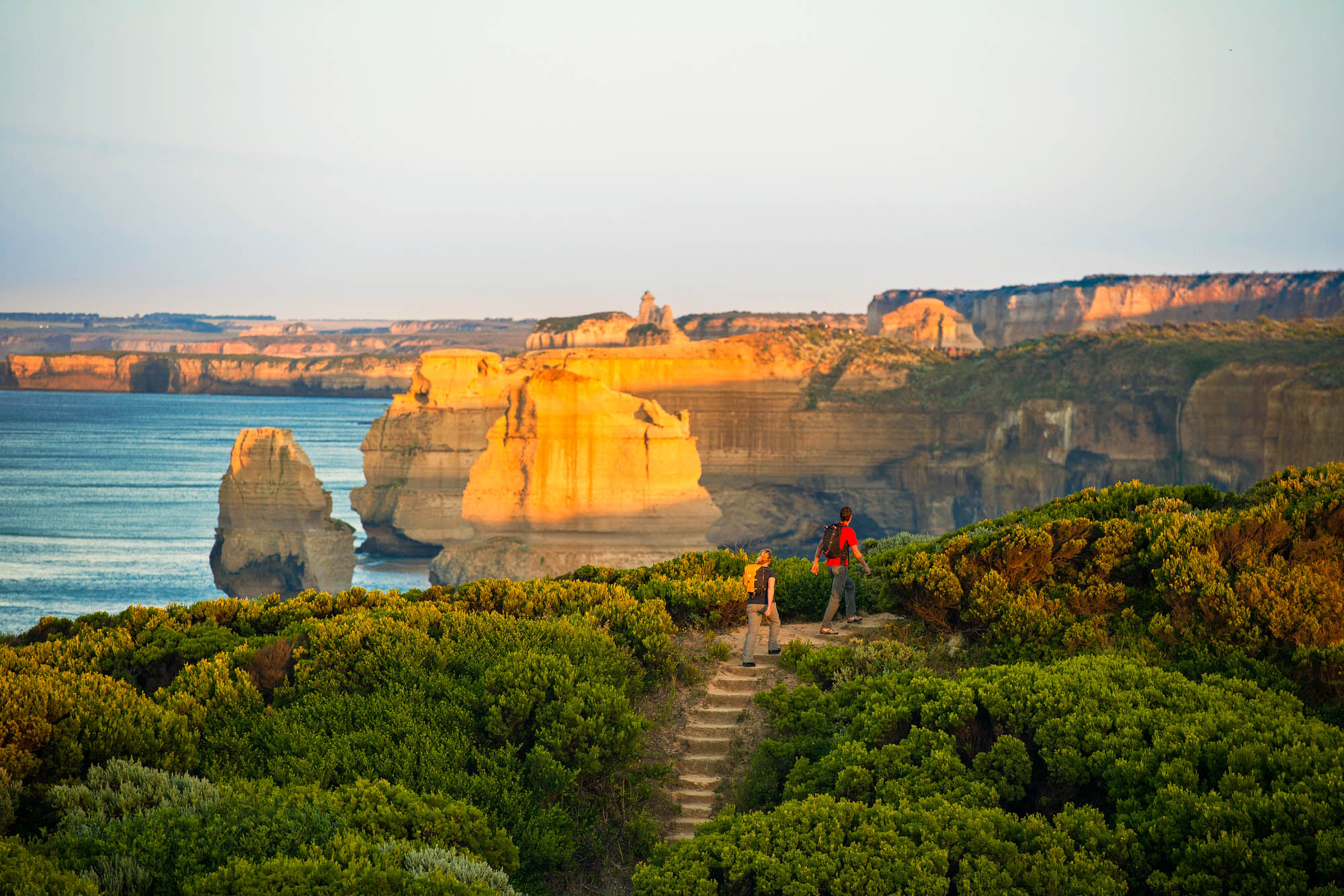 På en rejse til Victoria kan du se højdepunkter som Great Ocean Road.