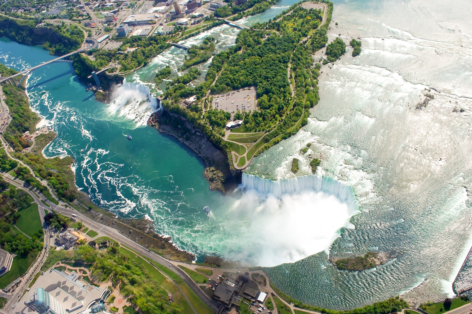 Goat Island kan tilgås via gangbroer på din rejse til Niagara Falls.