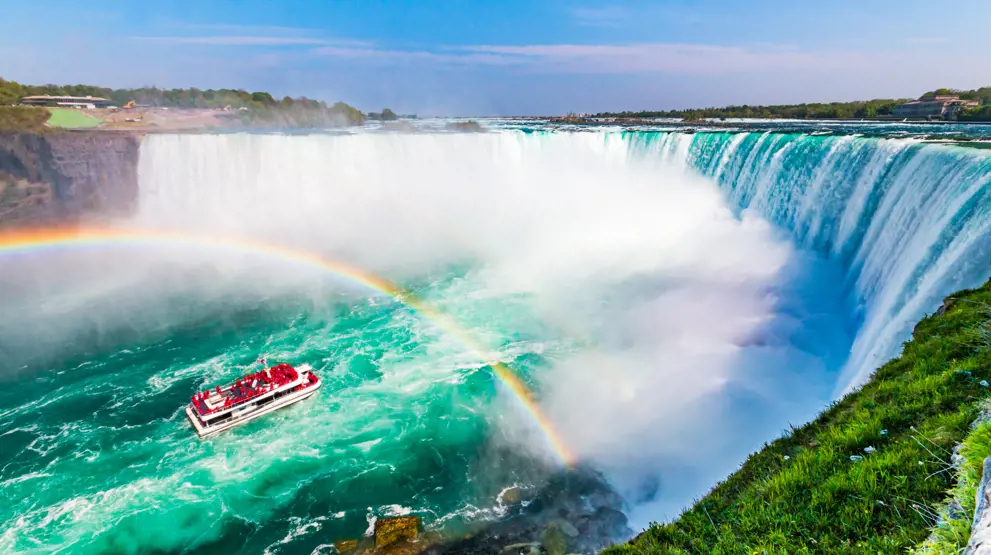 Sejl med Maid of the Mist helt tæt på Niagara Falls.