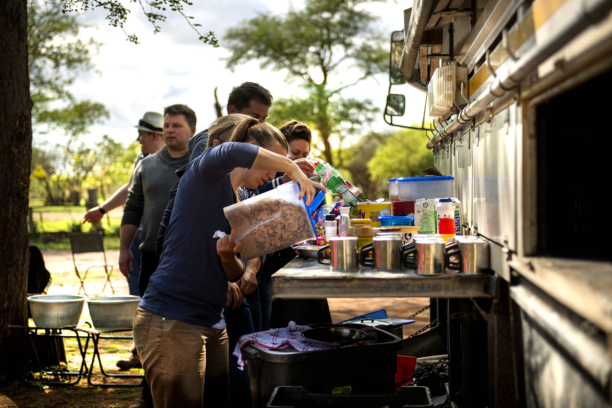 På Standard-turene omdannes trucken til simpelt køkken, når det er tid til dagens måltider