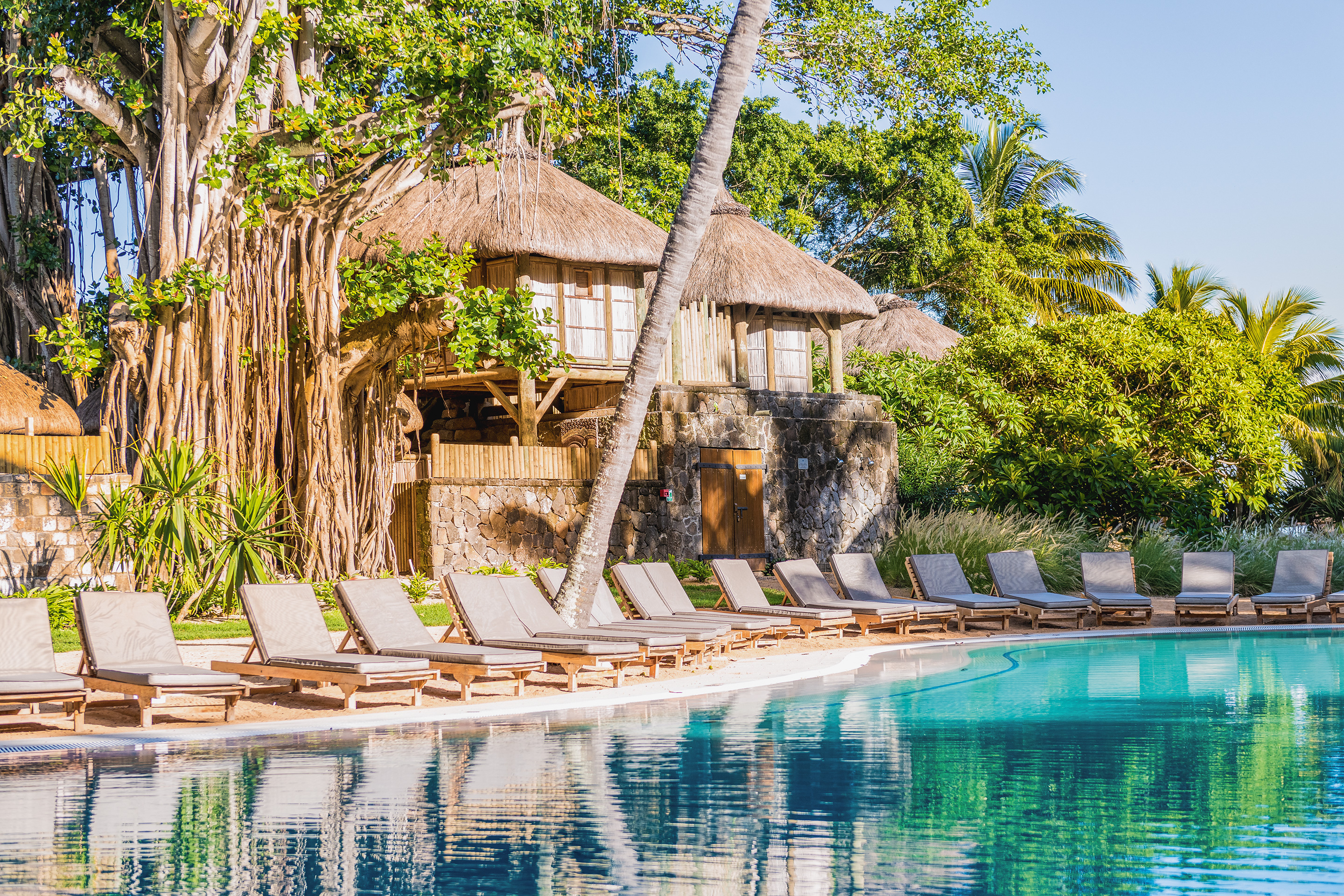 Rejser til Mauritius byder på eksotiske resorts med pool og luksus.