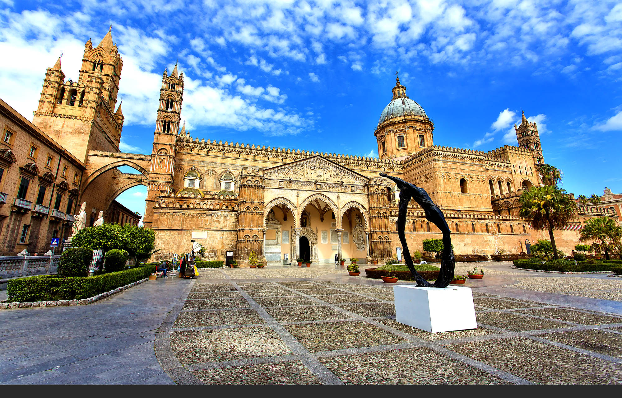 Oplev guld og gotik, orientalsk elegance og normannisk storhed i Palermos katedral