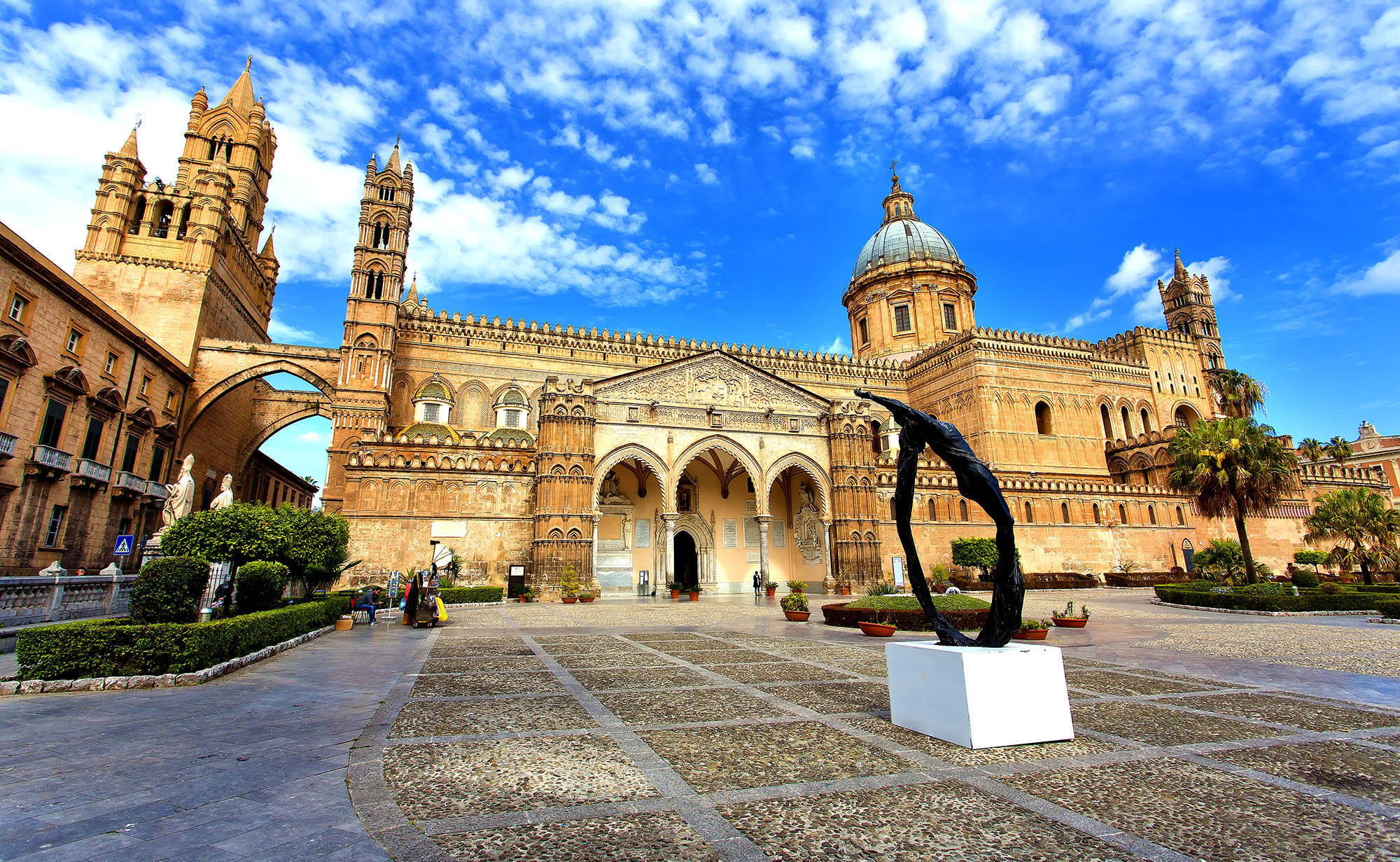 Palermos katedral, Cattedrale di Palermo, er en storslået og historisk bygning