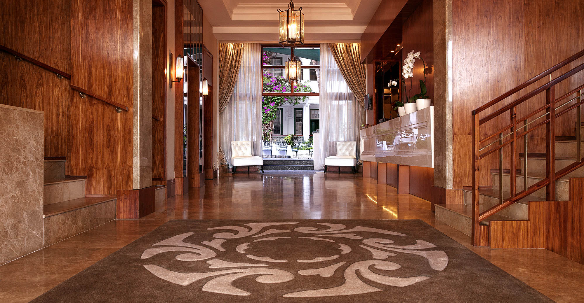 Reception og lobby på Winchester Mansions