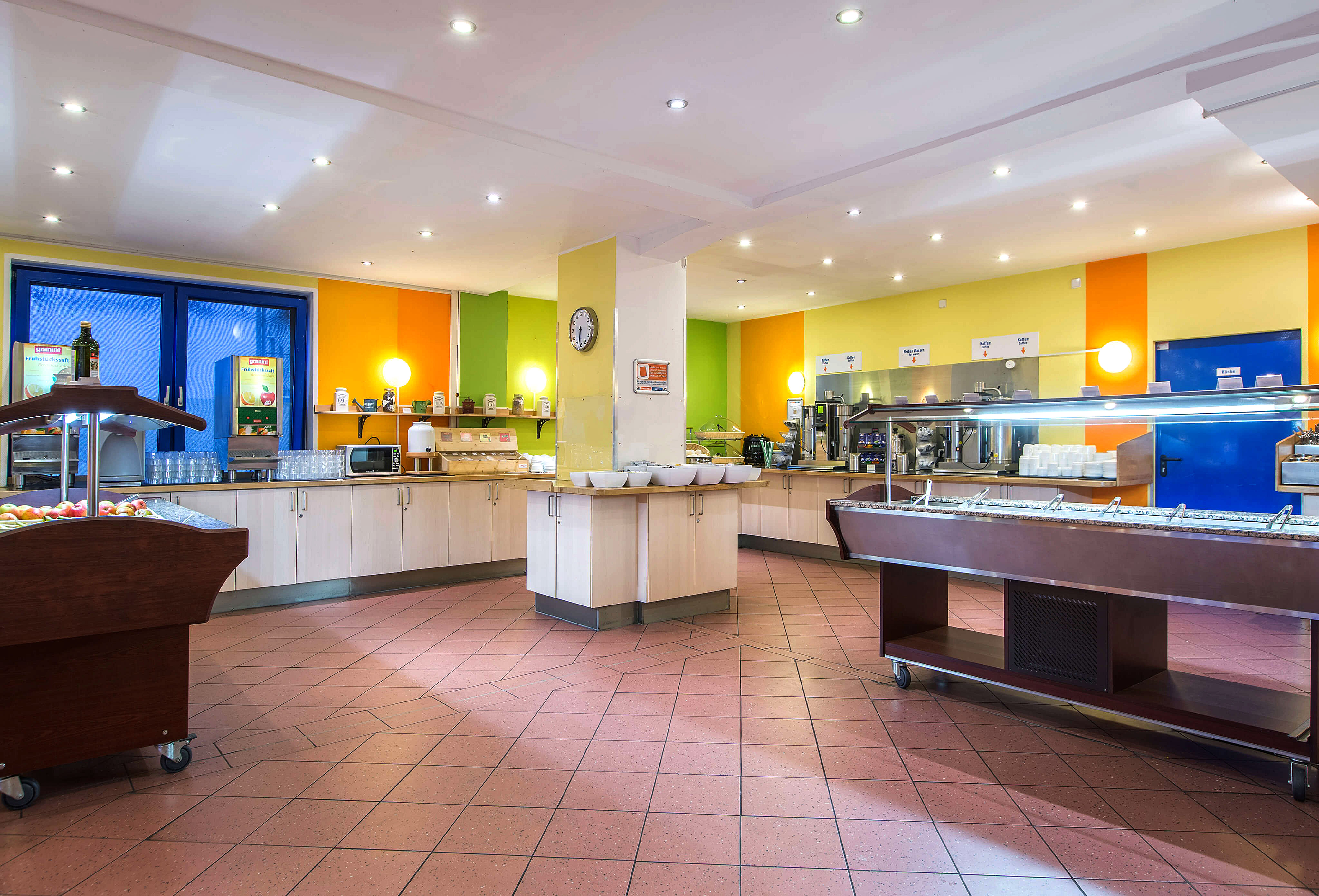 Studietur til Hamburg, bo på A&O Hamburg HBF, morgenmadslokale