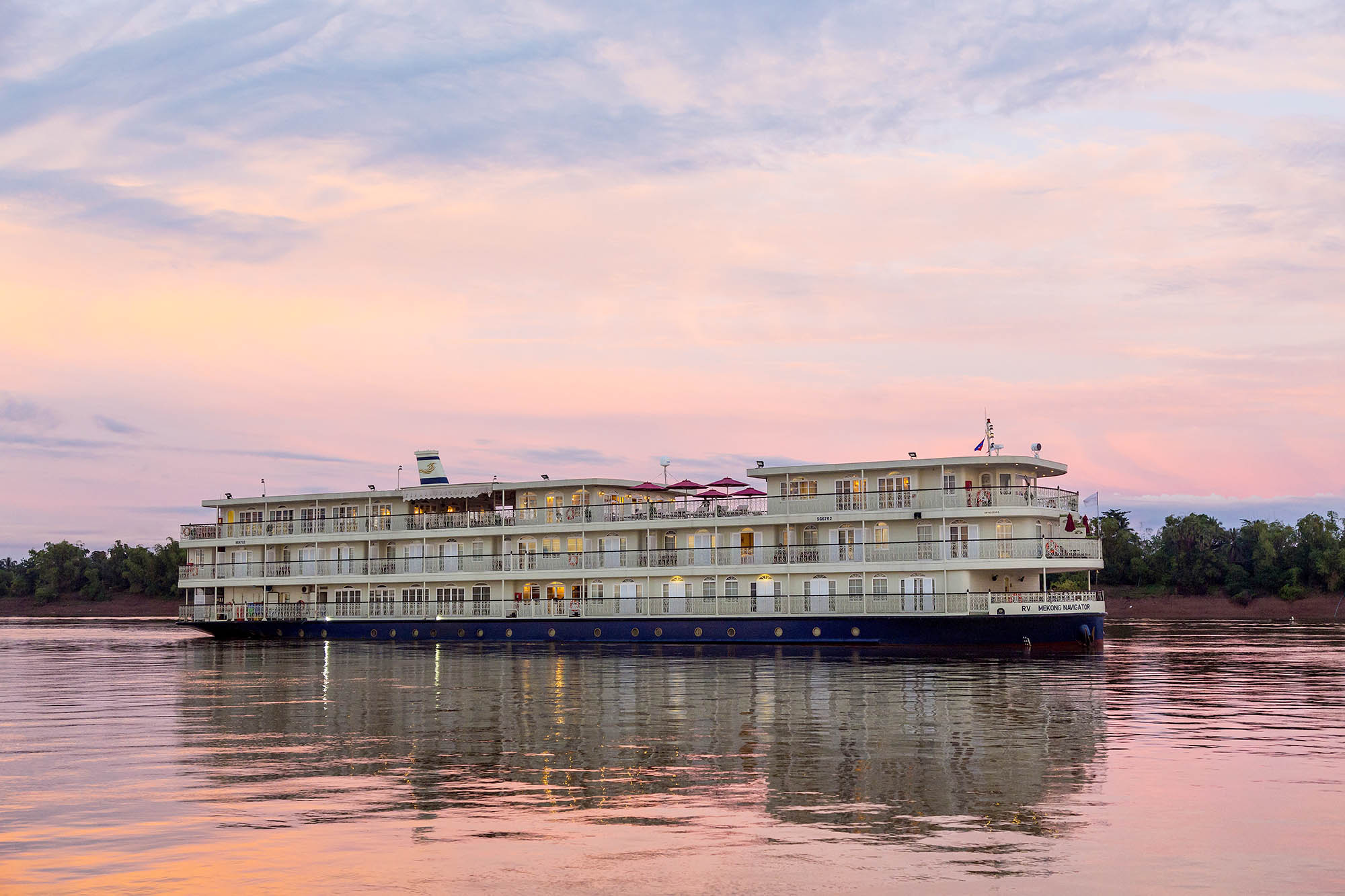 Mekong Navigator forener kolonial elegance med moderne komfort og giver dig en eksklusiv rejseoplevelse 
