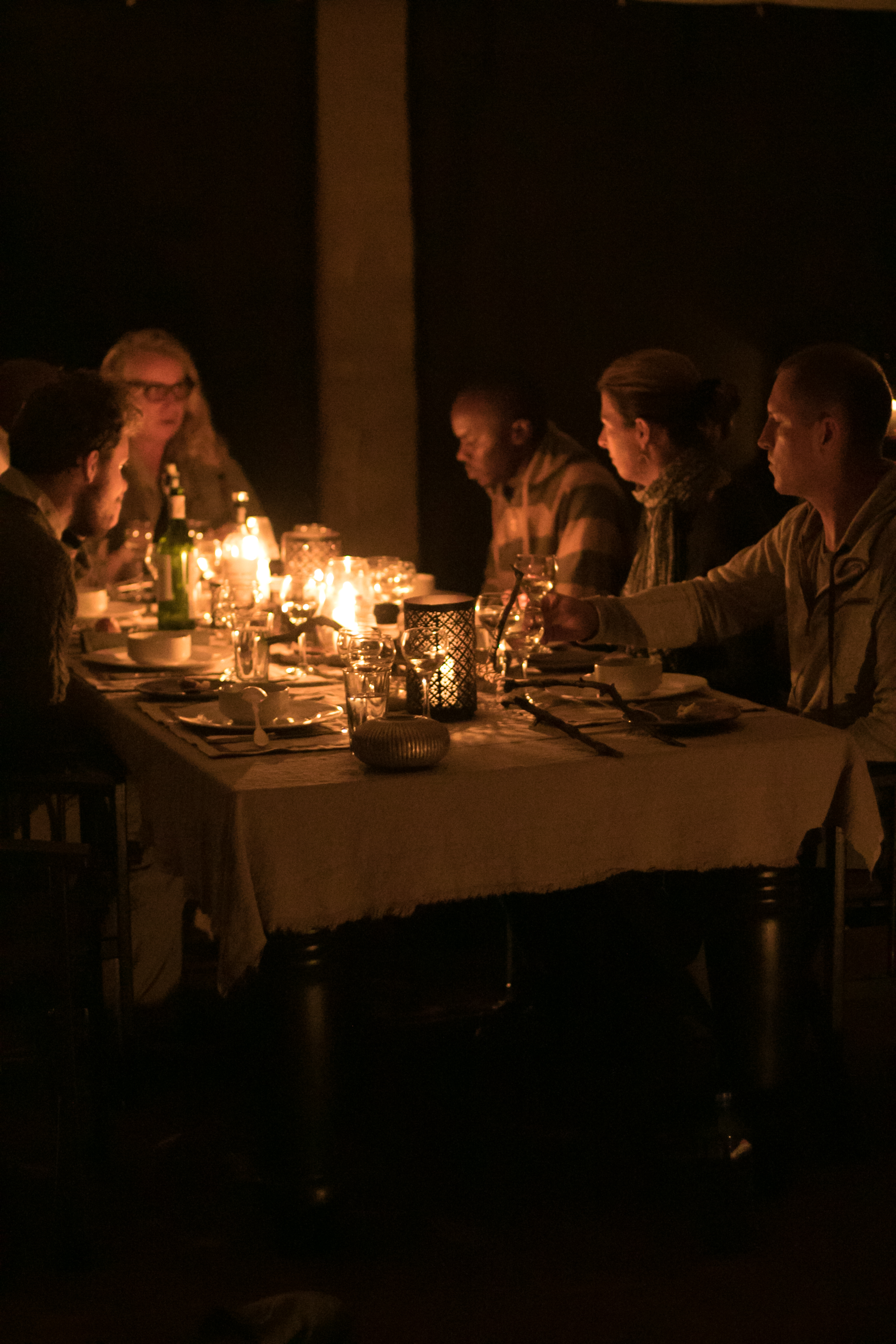 Se frem til hyggelige aftener med andre medrejsende. Foto: Kjartan Haugen/Basecamp Explorer