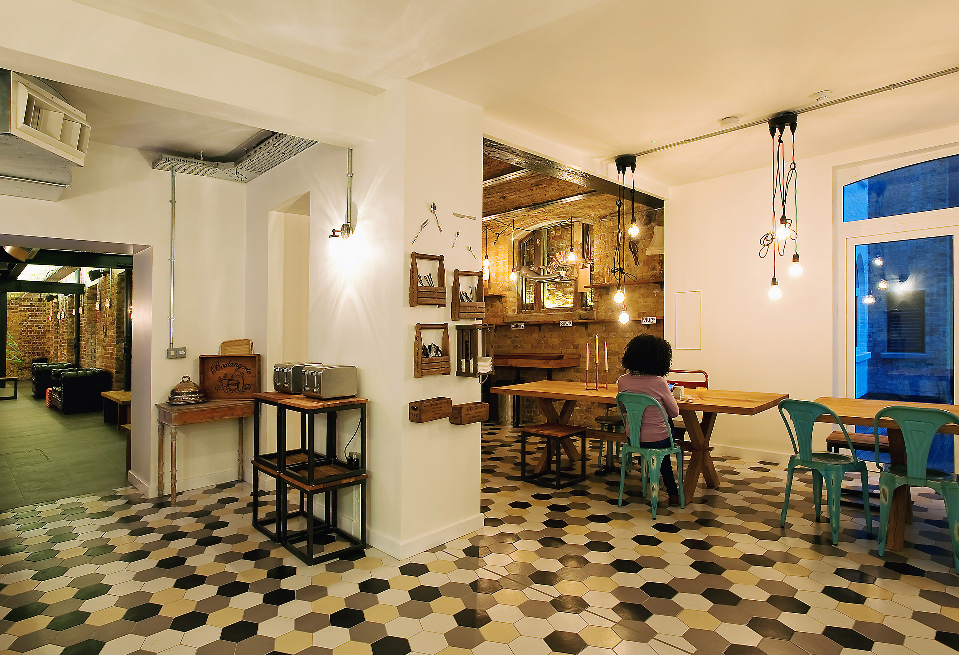 Studietur til London, bo på Wombats, morgenmadslokale