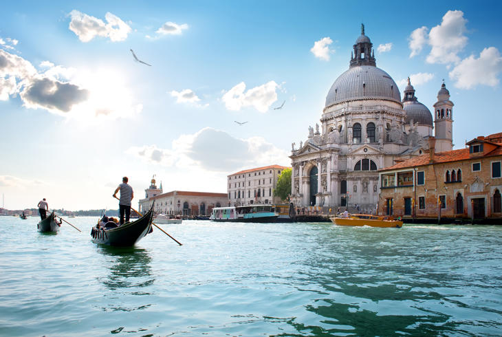 Turen starter i fantastiske Venedig i Italien