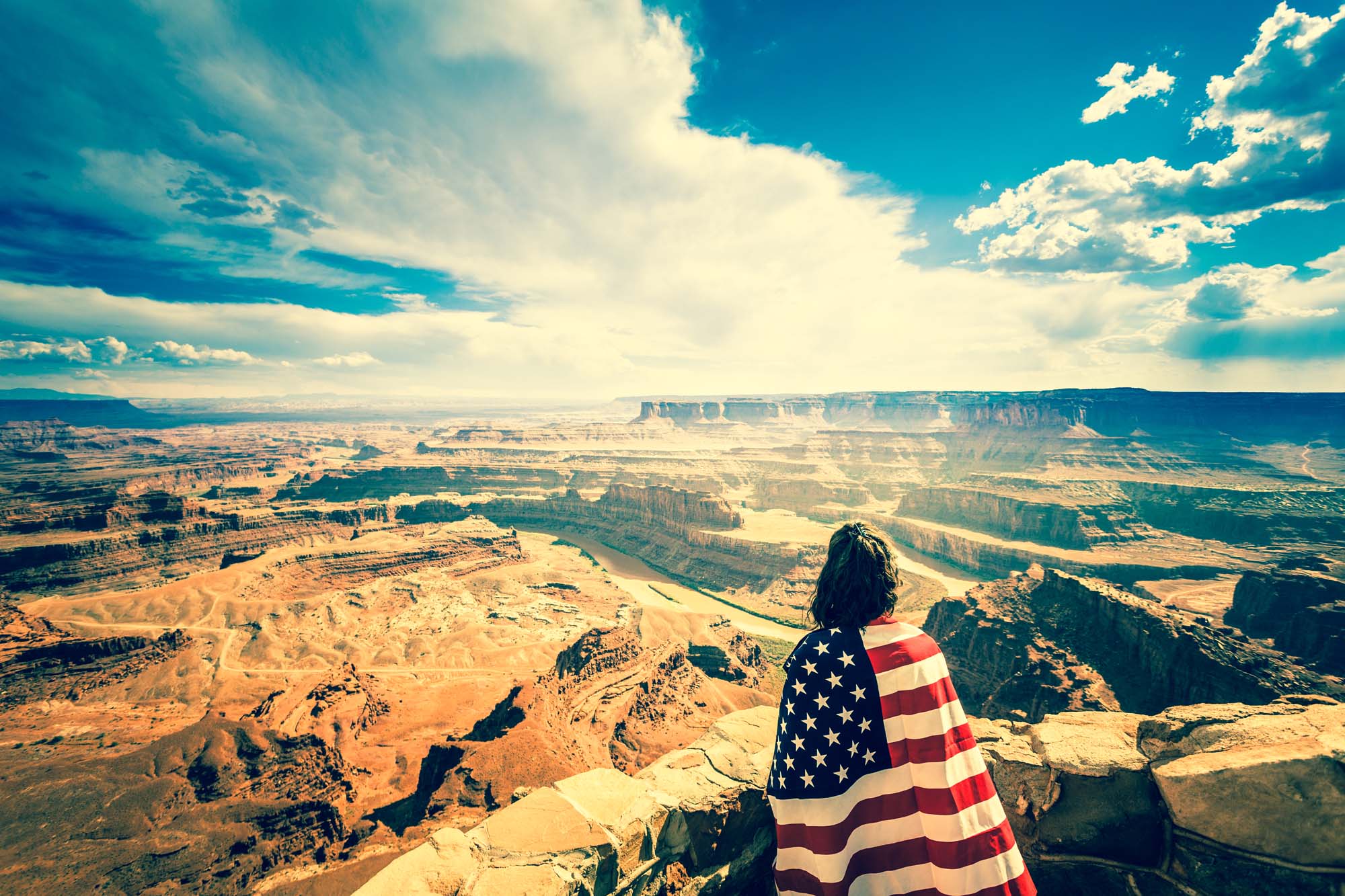 USA_grand_canyon_view_woman_holding_US_flag