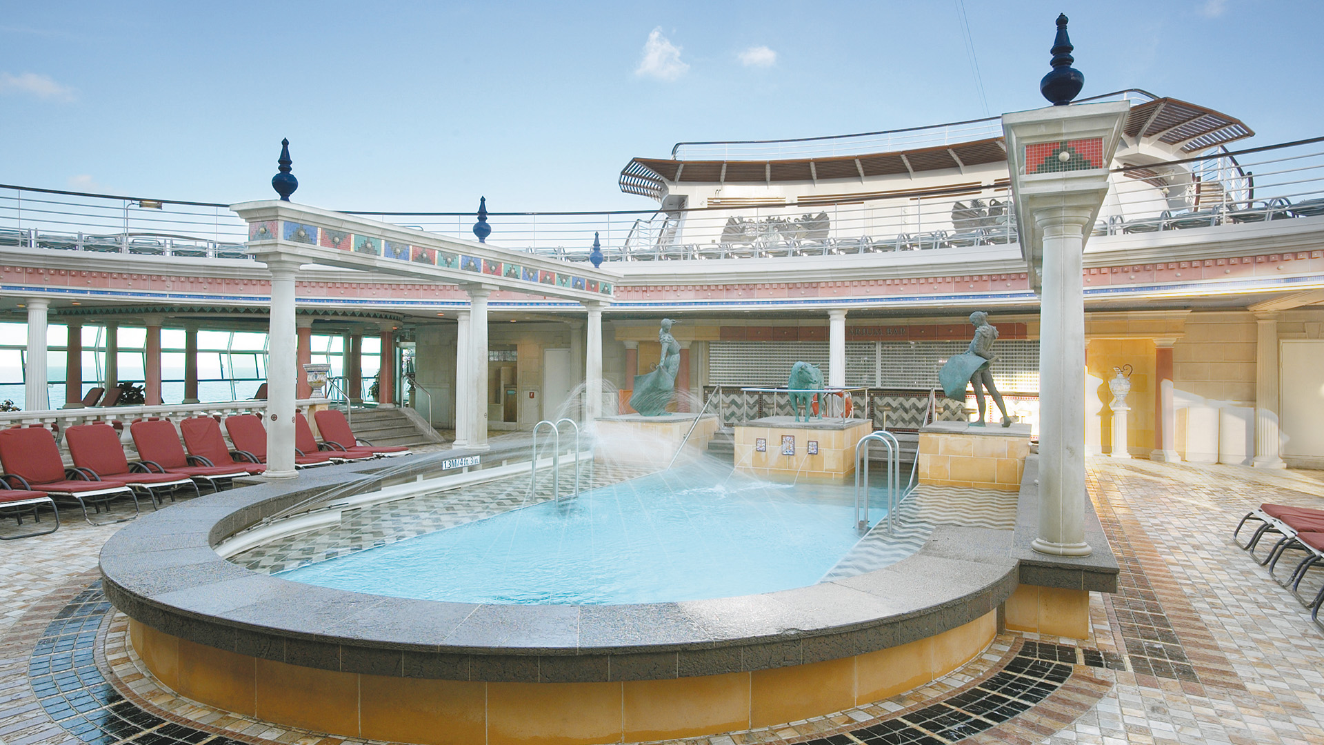 Nyd Solarium - et separat bassinområde for de voksne med pool og boblebad