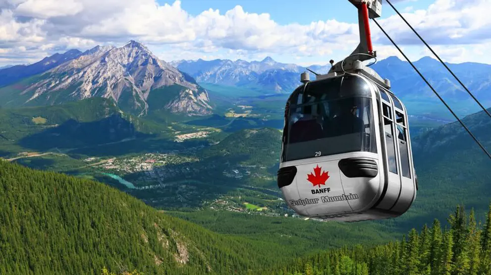 Tag gondolturen til toppen af Sulphur Mountain på din rejse til Banff National Park.