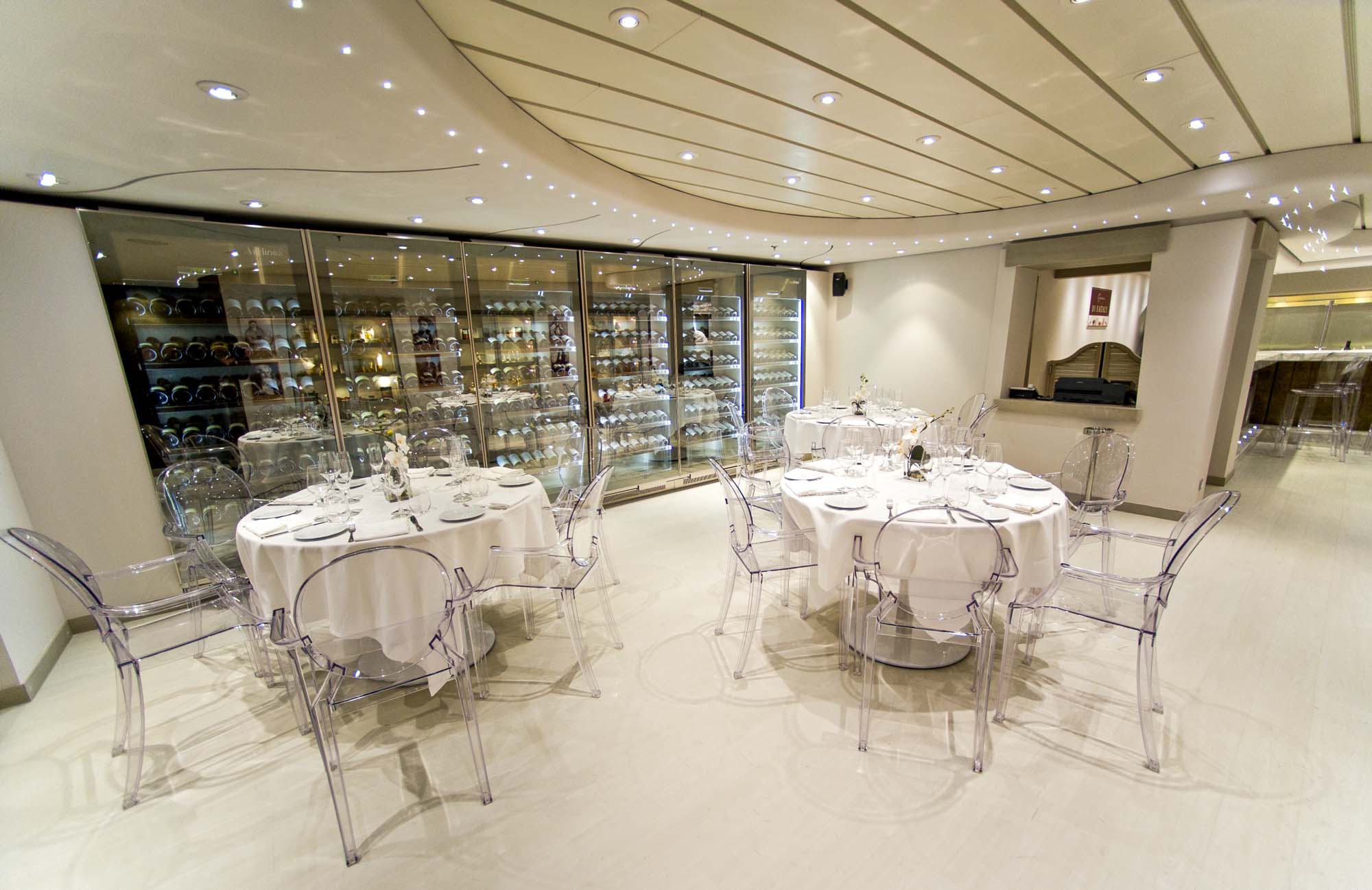 En af mange restauranter ombord