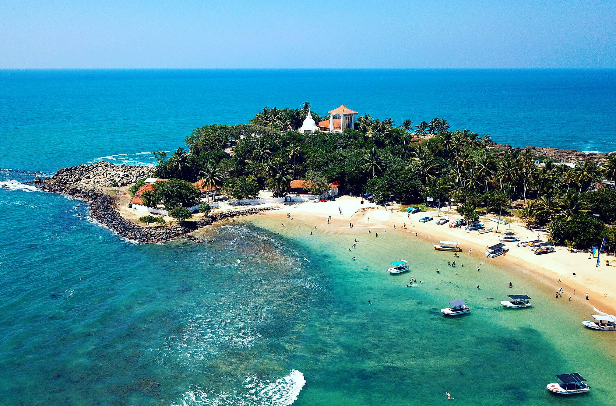 Rejser til Sri Lanka kan foretages næsten hele året rundt, om du vil til kysten eller højlandet