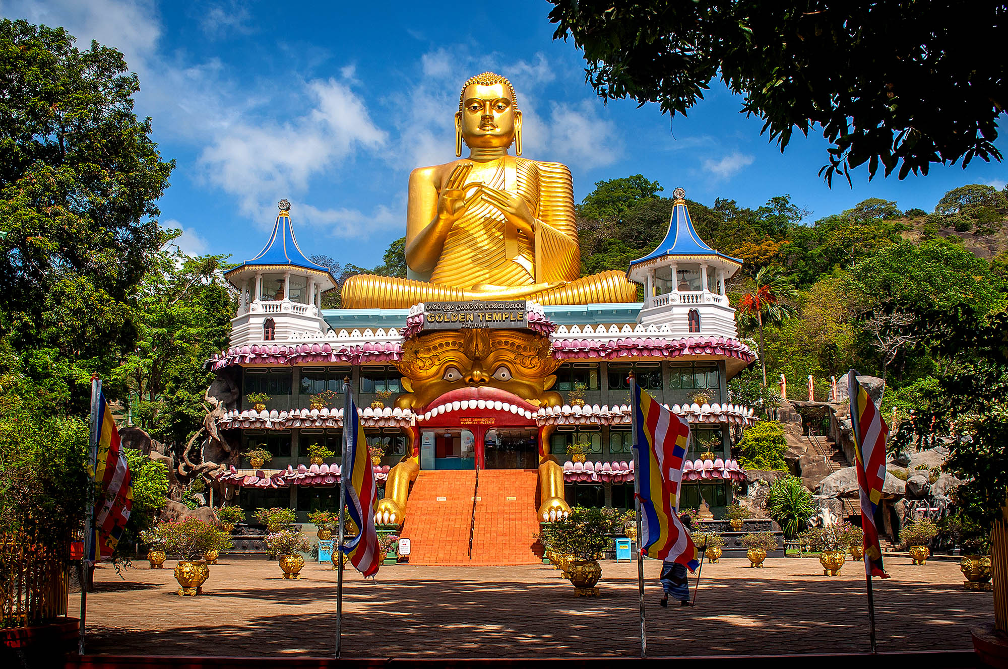 Oplev Det Gyldne Tempel i Dambulla på UNESCO's Verdensarvsliste på din Sri Lanka-rejse