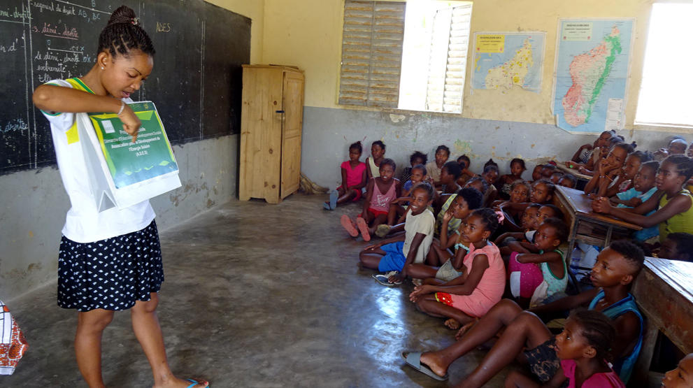 Undervisning af skolebørn på Madagaskar
